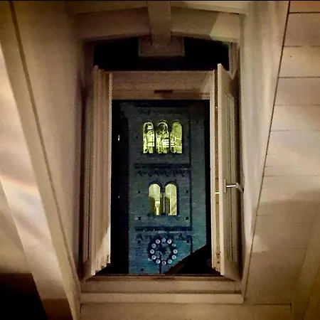 Vanessa's Art Rooftop Apartman