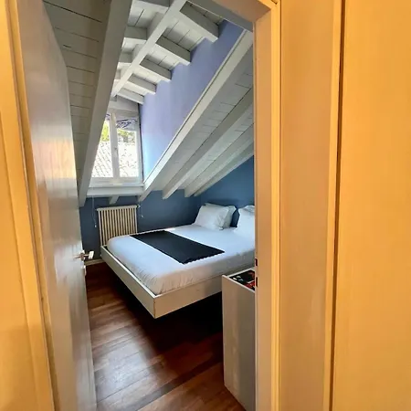 Vanessa's Art Rooftop * Como