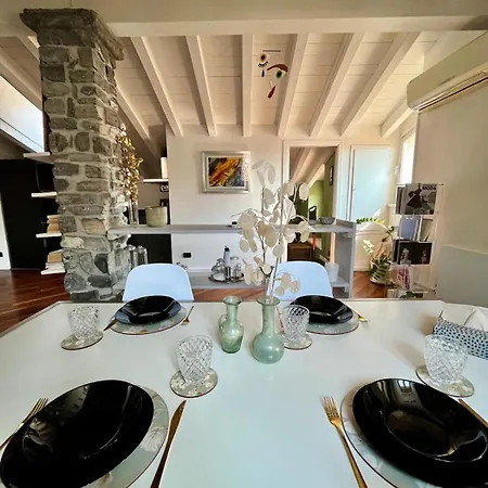 Apartment Vanessa's Art Rooftop Como