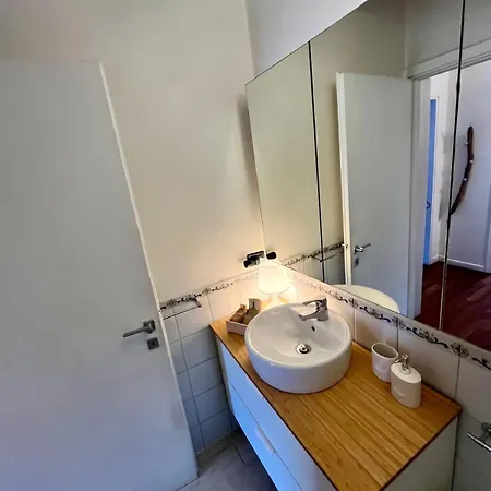 Vanessa's Art Rooftop Apartment