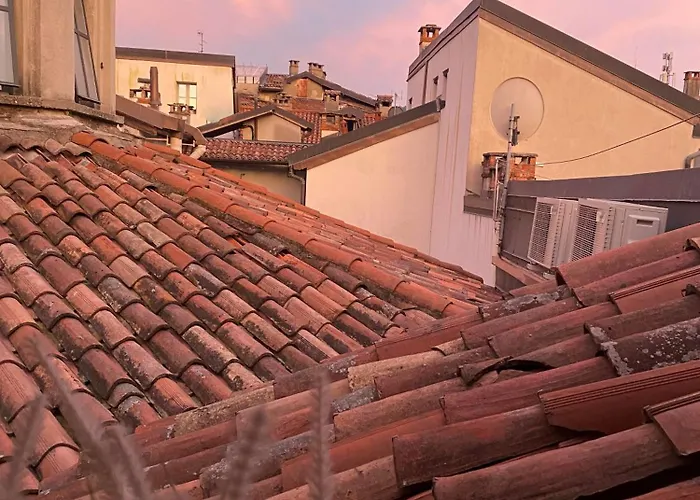 Vanessa's Art Rooftop * Como