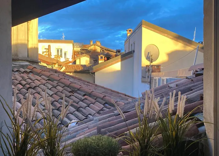 Vanessa's Art Rooftop Como