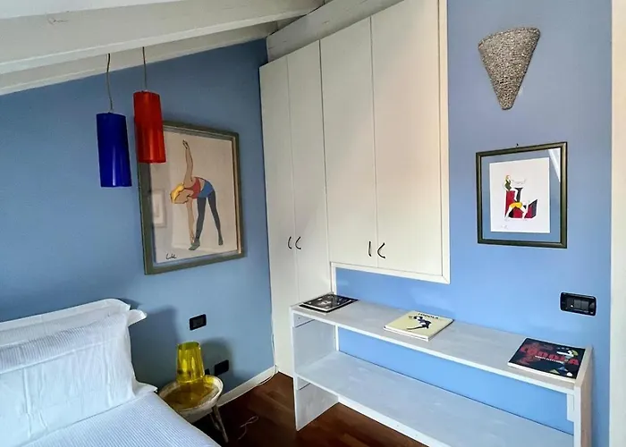 Vanessa's Art Rooftop * Como