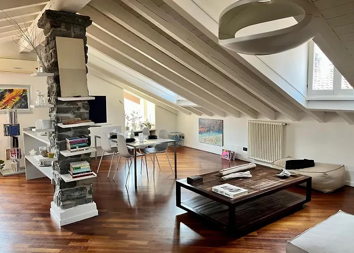 Vanessa's Art Rooftop * Como