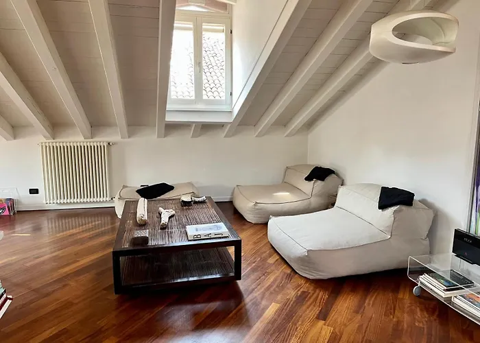 Vanessa's Art Rooftop Daire Como