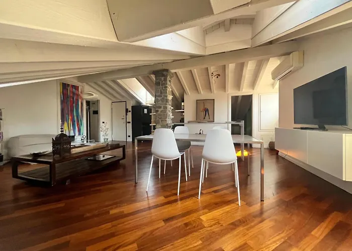 Vanessa's Art Rooftop * Como