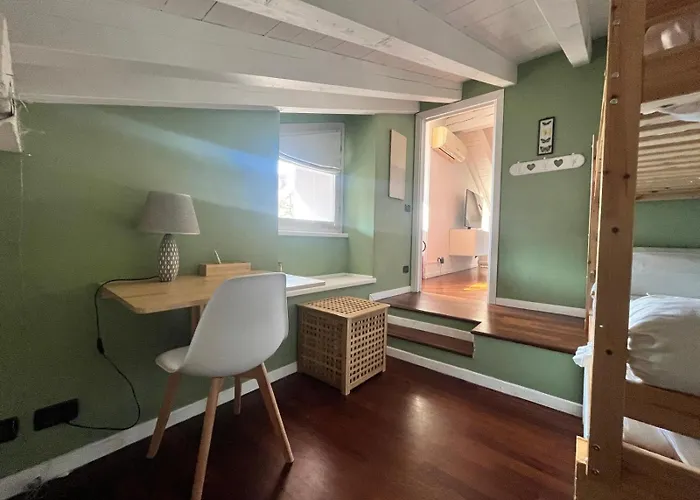 Vanessa's Art Rooftop * Como