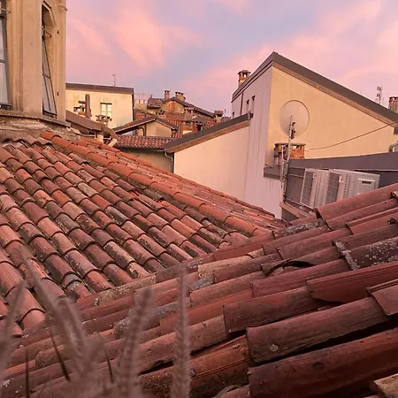 Vanessa's Art Rooftop * Como