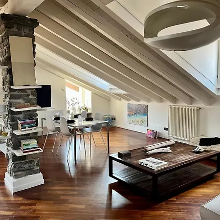 Vanessa's Art Rooftop * Como